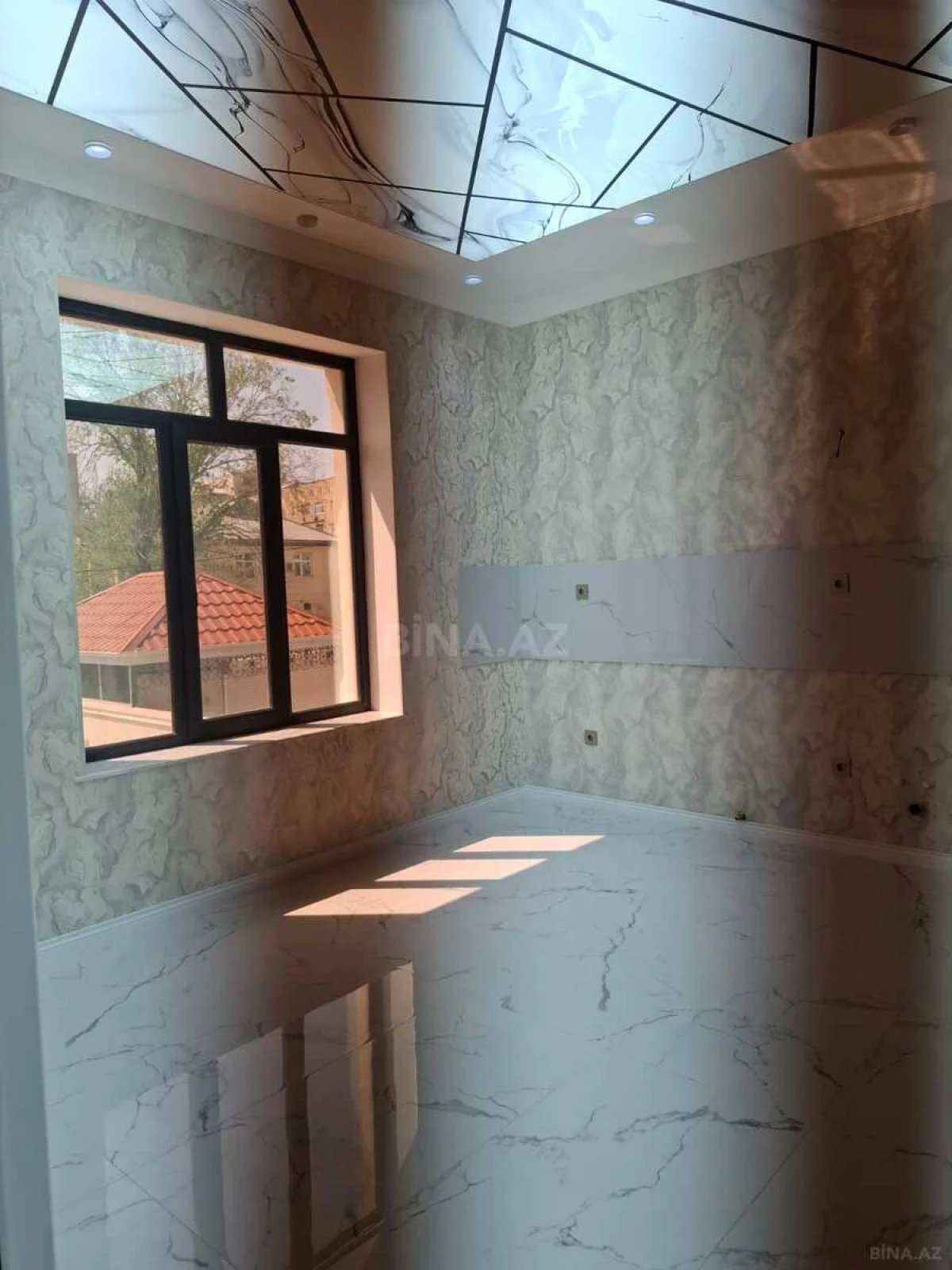 Satılır 5 otaqlı həyət evi 335 m²