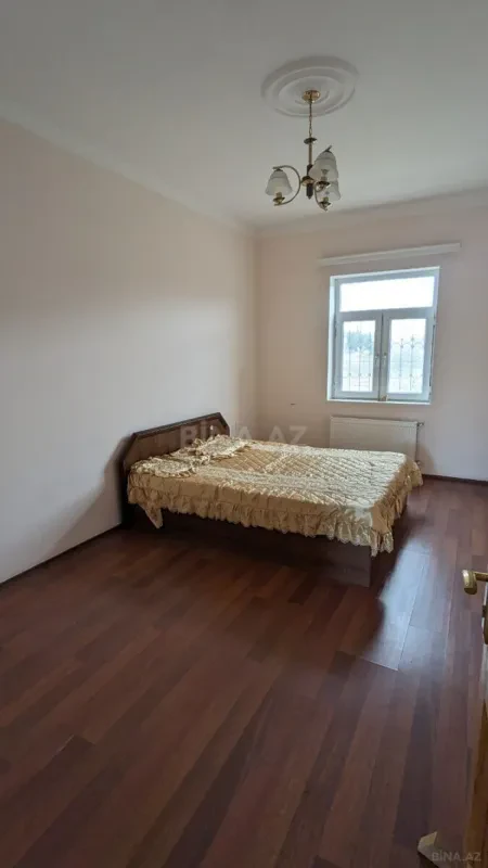 Satılır 8 otaqlı həyət evi 156 m²