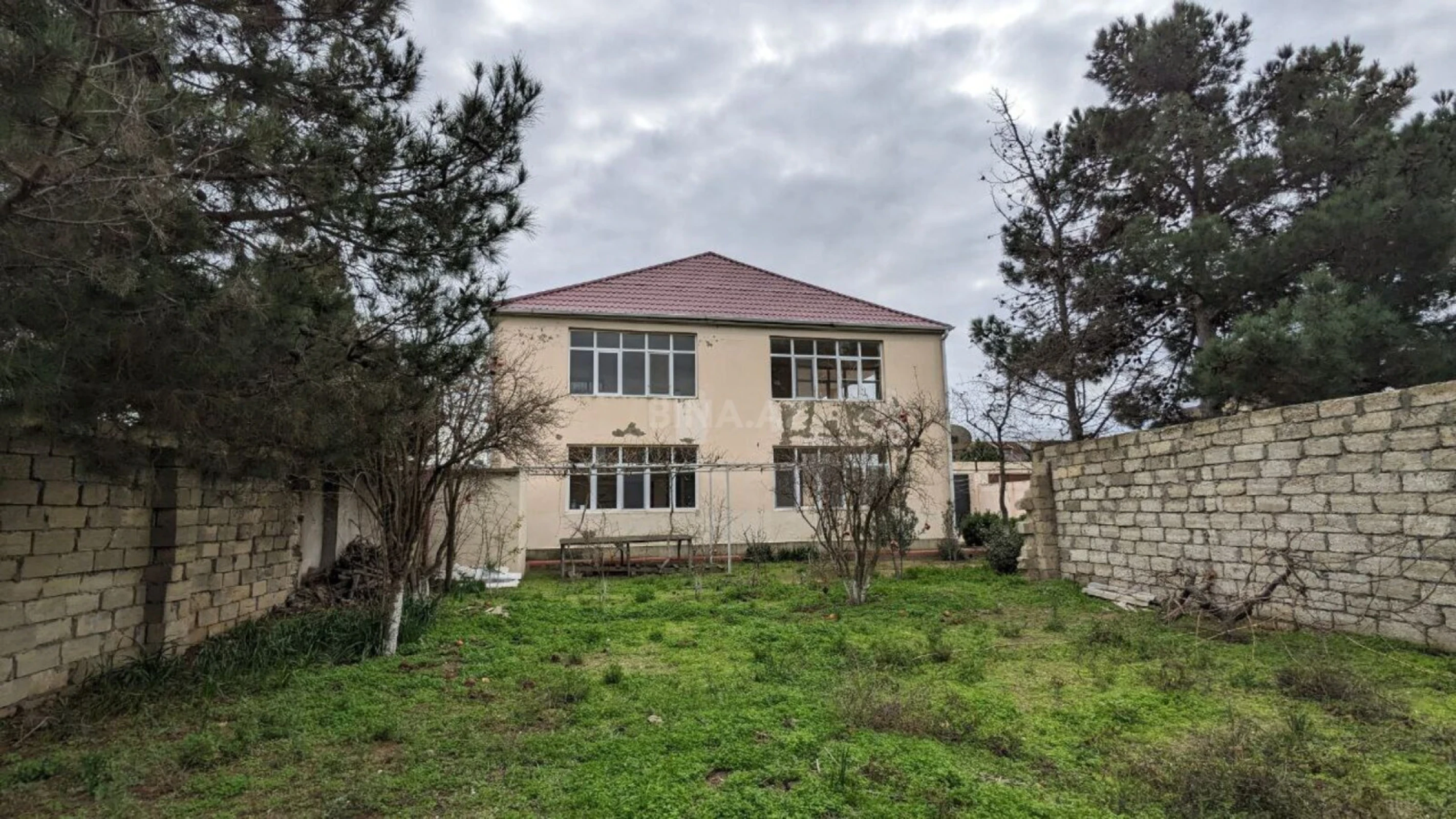 Satılır 8 otaqlı həyət evi 156 m²