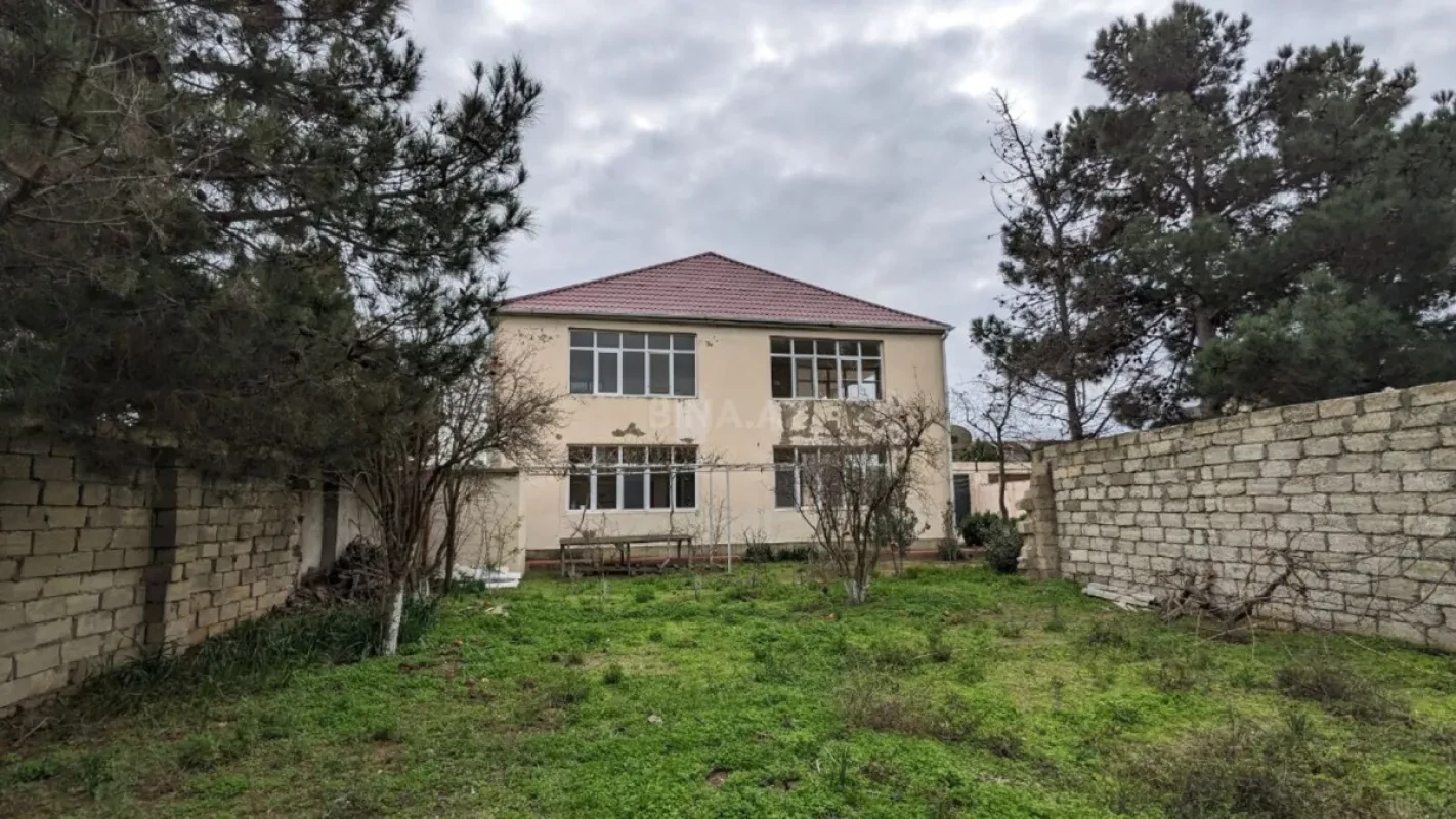 Satılır 8 otaqlı həyət evi 156 m²