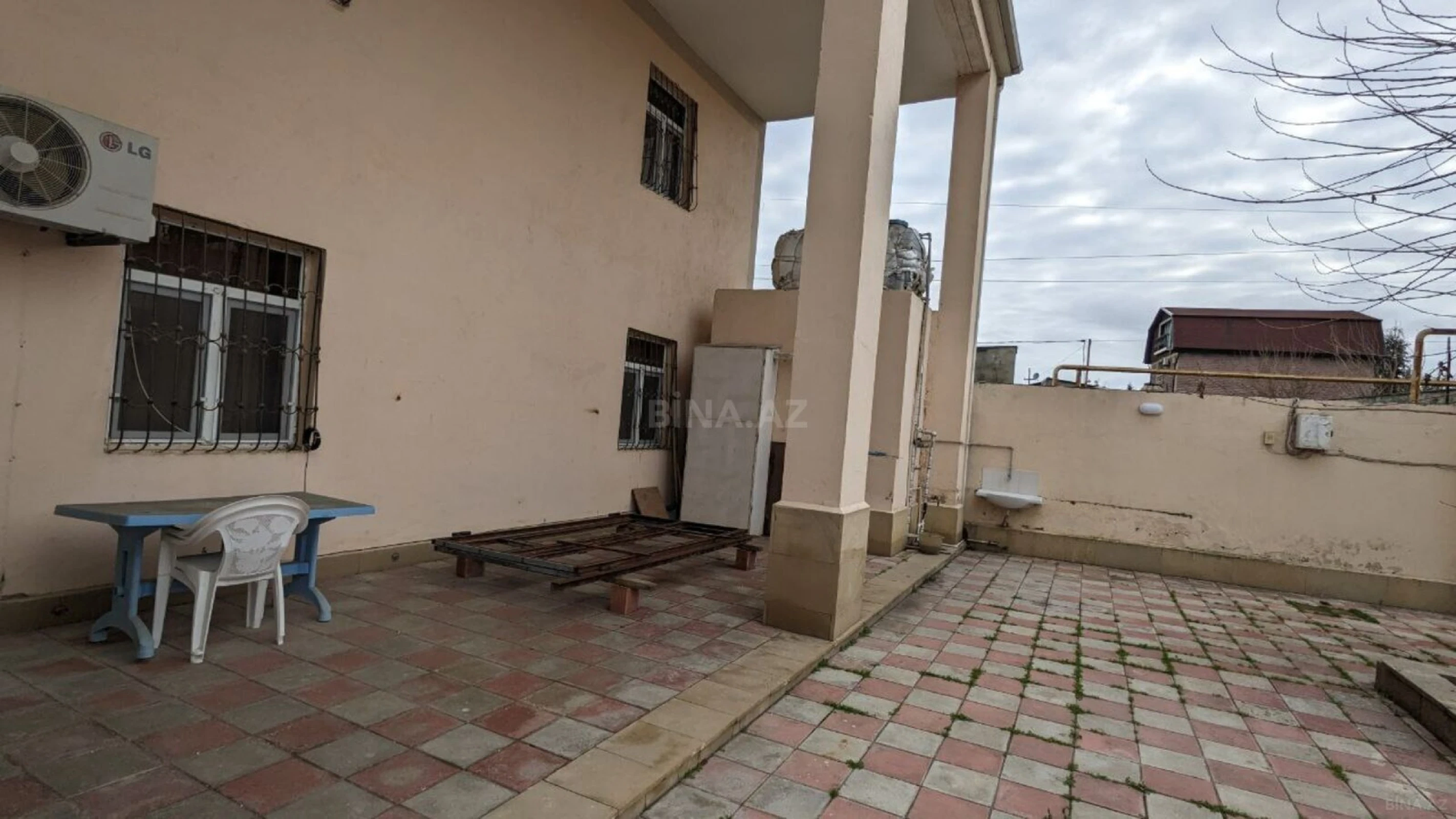 Satılır 8 otaqlı həyət evi 156 m²