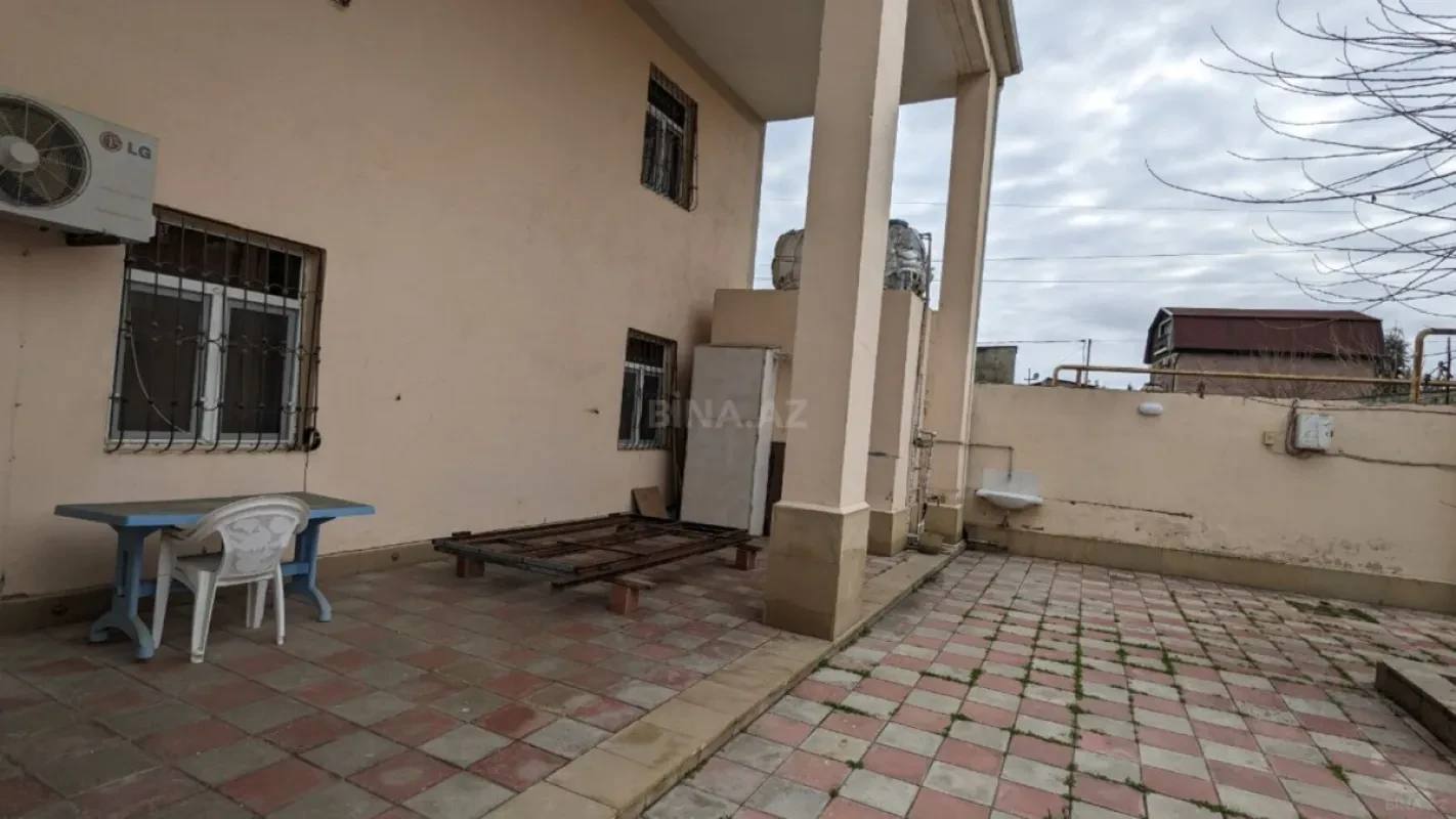 Satılır 8 otaqlı həyət evi 156 m²
