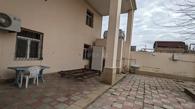 Satılır 8 otaqlı həyət evi 156 m²