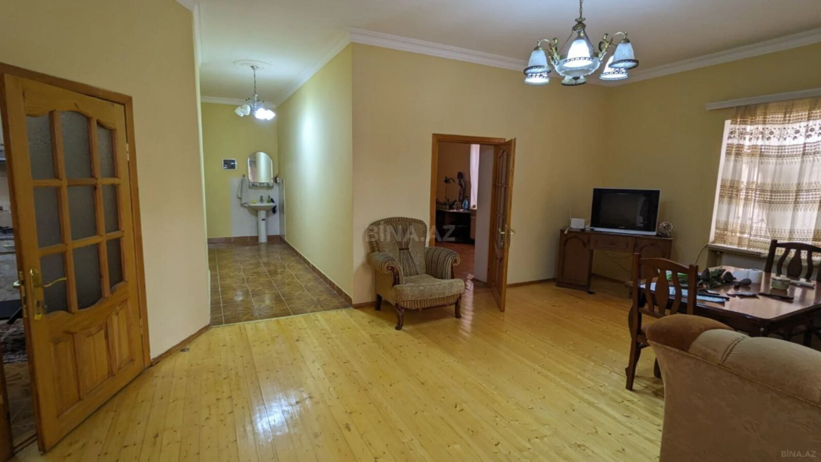 Satılır 8 otaqlı həyət evi 156 m²