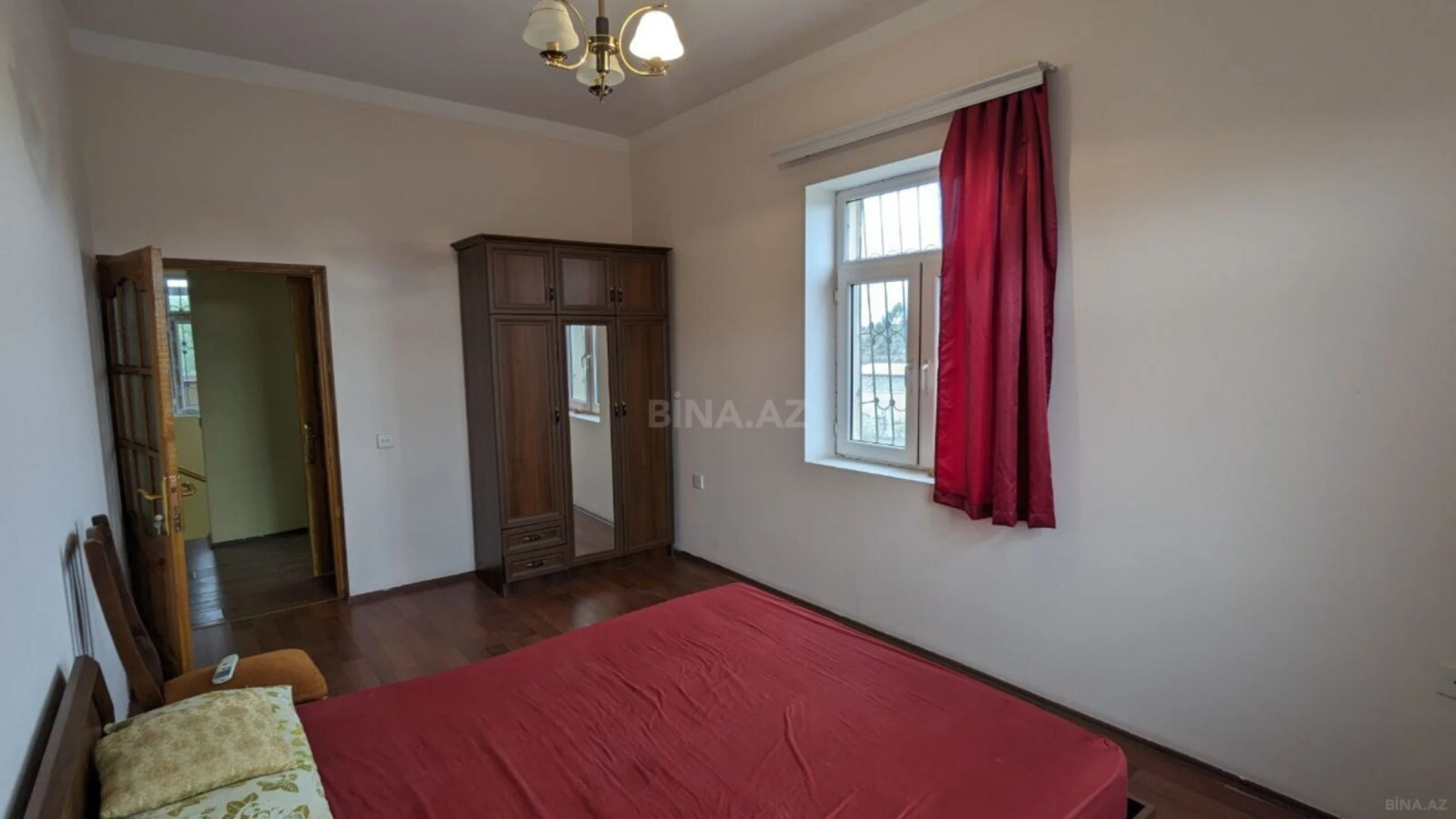 Satılır 8 otaqlı həyət evi 156 m²