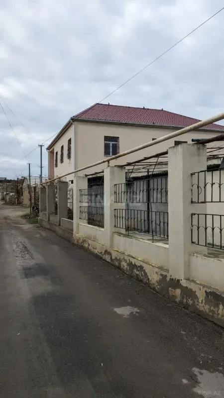 Satılır 8 otaqlı həyət evi 156 m²