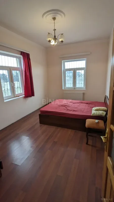 Satılır 8 otaqlı həyət evi 156 m²