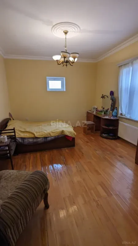 Satılır 8 otaqlı həyət evi 156 m²