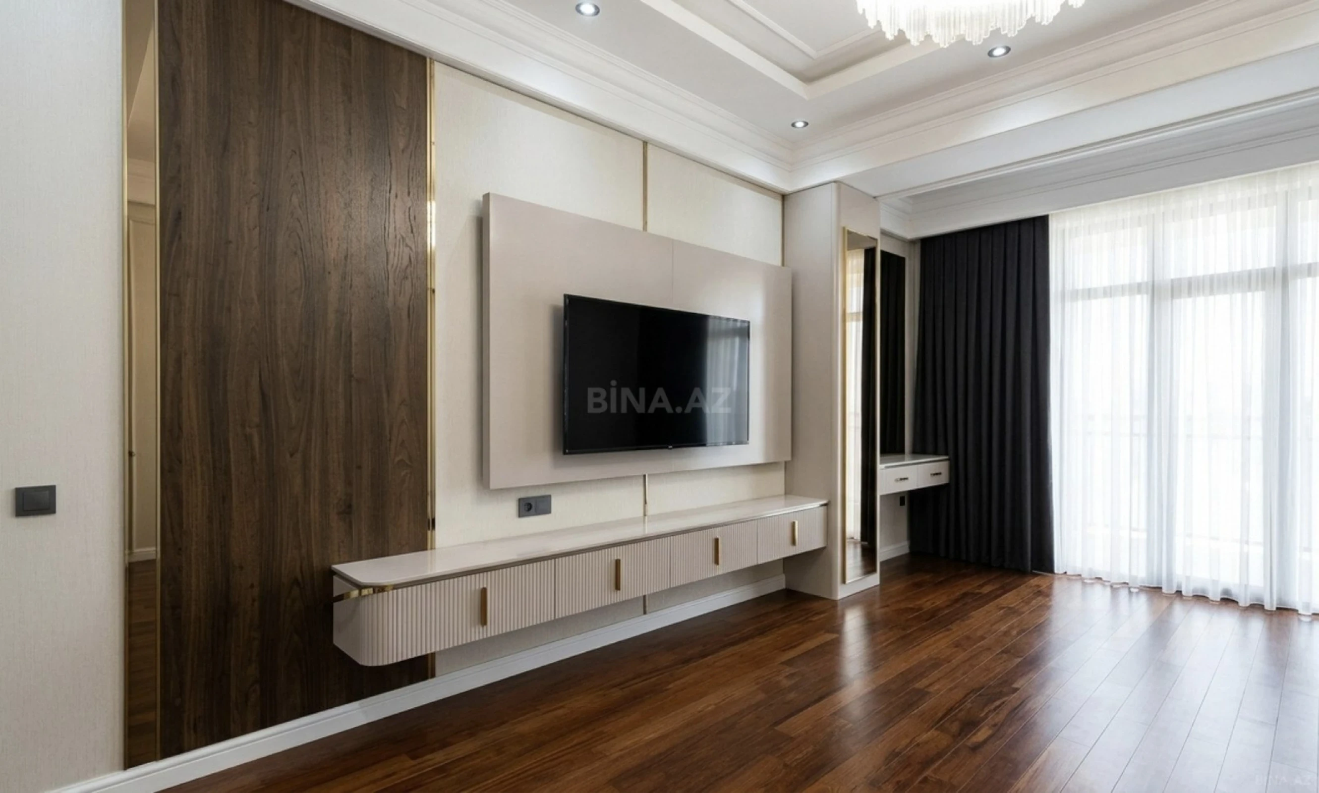 Satılır 4 otaqlı mənzil 174 m²
