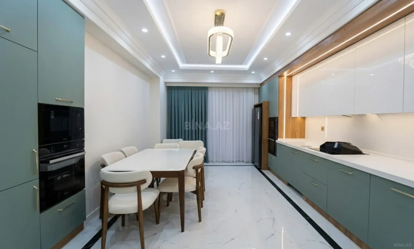 Satılır 4 otaqlı mənzil 174 m²