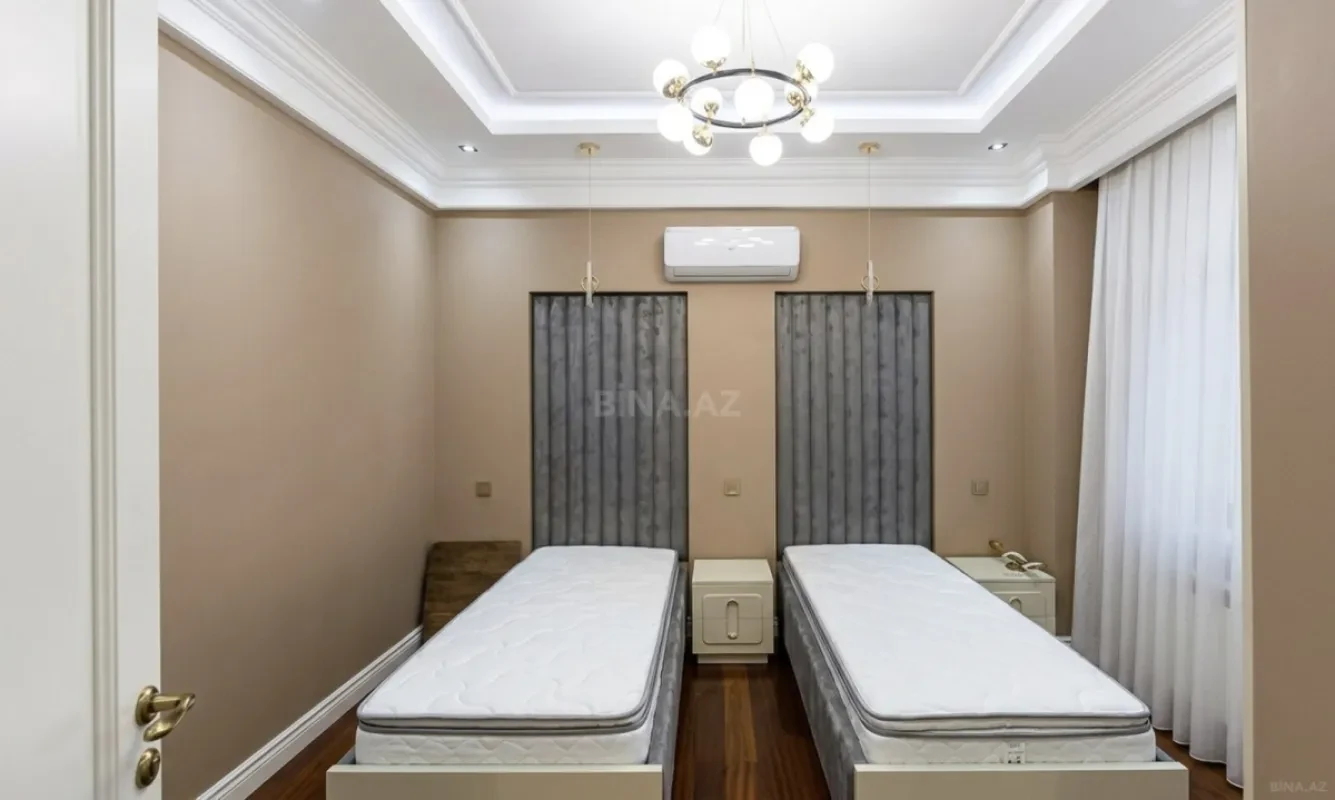 Satılır 4 otaqlı mənzil 174 m²