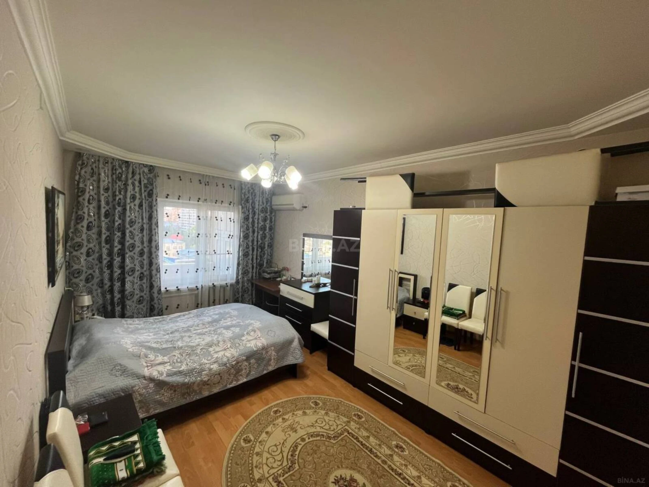 Satılır 4 otaqlı mənzil 90 m²