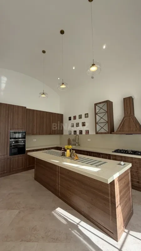Satılır 4 otaqlı həyət evi 220 m²
