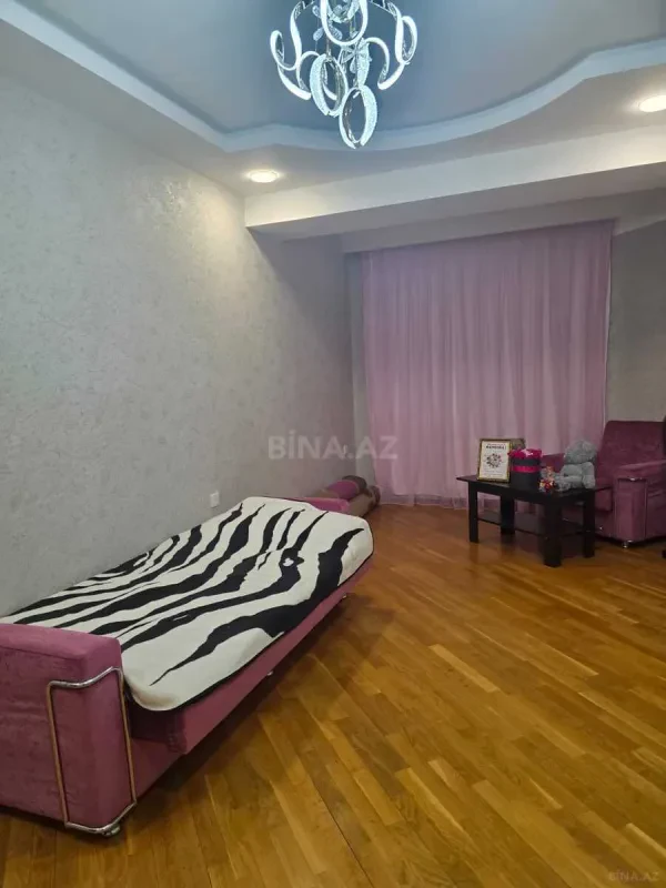 Kirayə verilir 3 otaqlı mənzil 140 m²