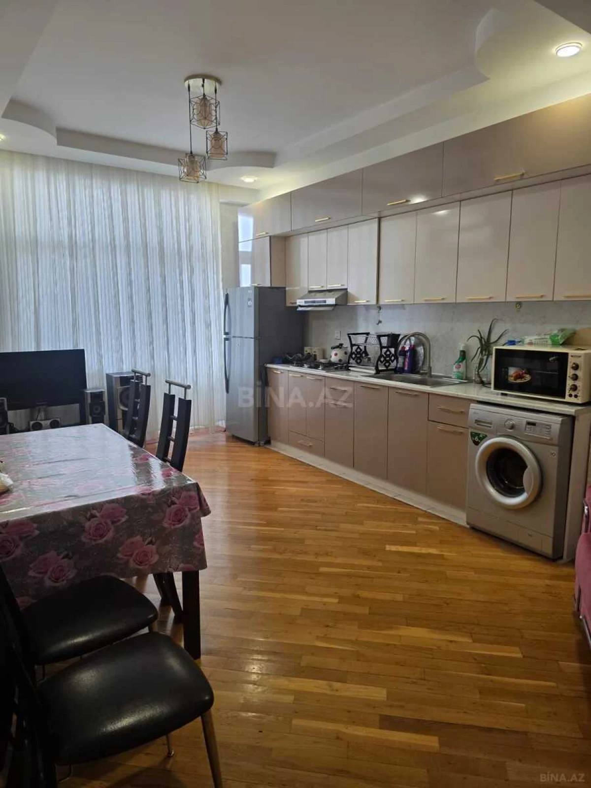Kirayə verilir 3 otaqlı mənzil 140 m²