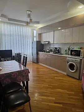 Kirayə verilir 3 otaqlı mənzil 140 m²