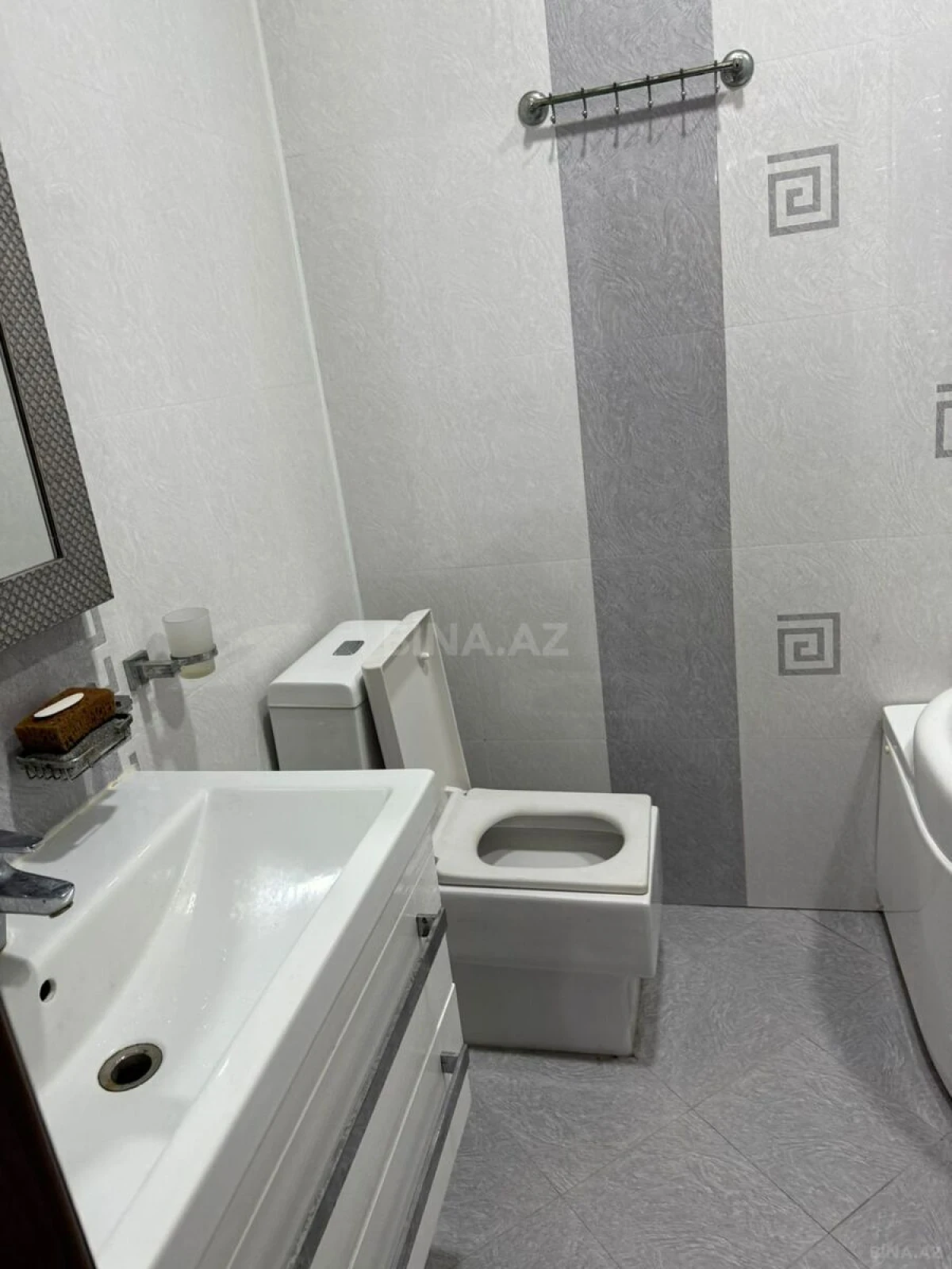 Kirayə verilir 2 otaqlı mənzil 108 m²