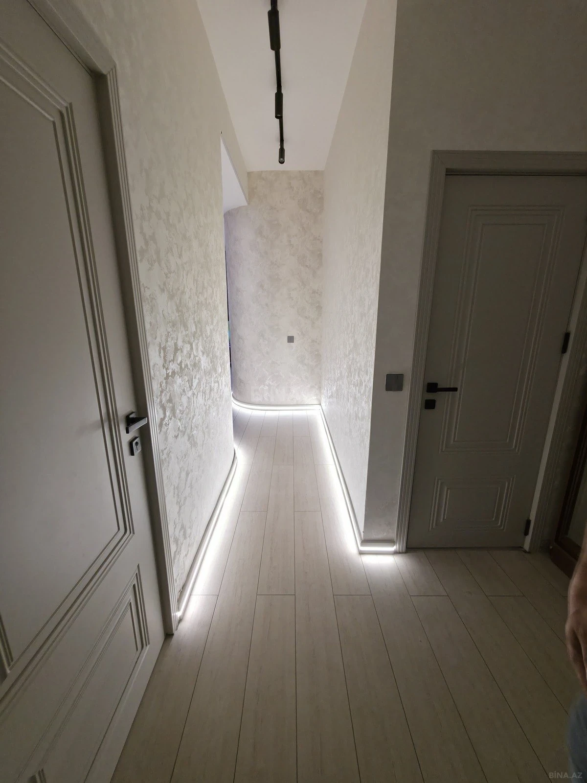 Satılır 2 otaqlı mənzil 63 m²