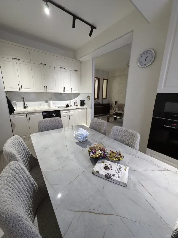 Satılır 2 otaqlı mənzil 63 m²