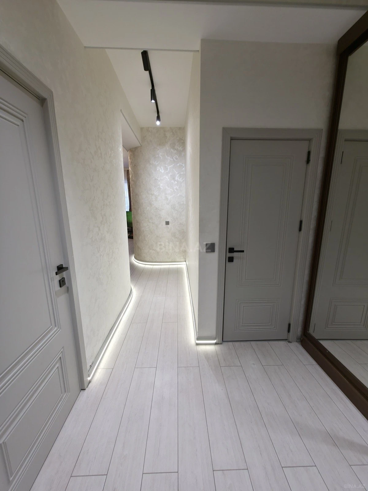 Satılır 2 otaqlı mənzil 63 m²