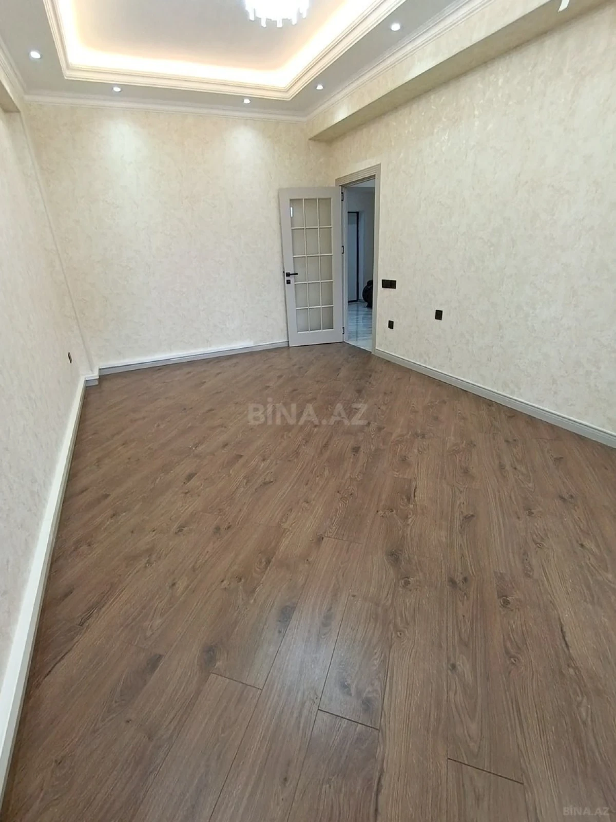 Kirayə verilir 2 otaqlı mənzil 74 m²