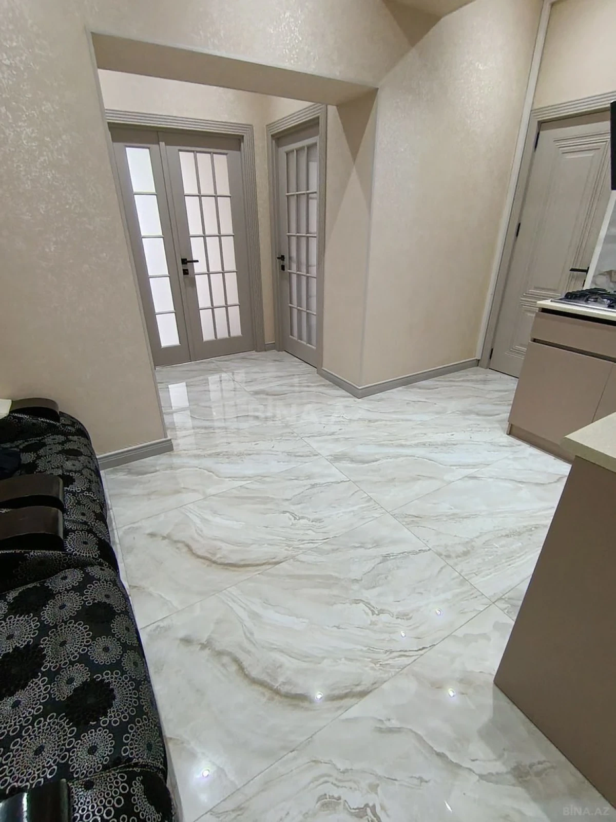 Kirayə verilir 2 otaqlı mənzil 74 m²