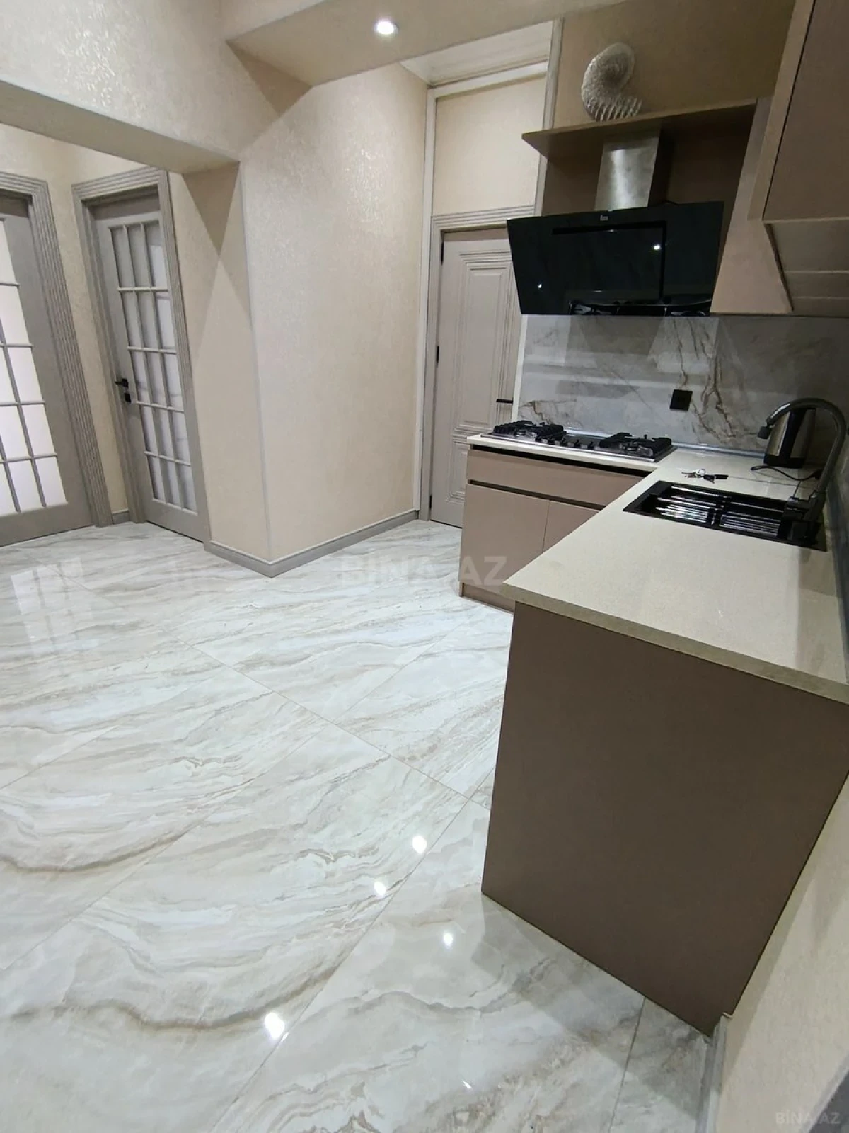 Kirayə verilir 2 otaqlı mənzil 74 m²