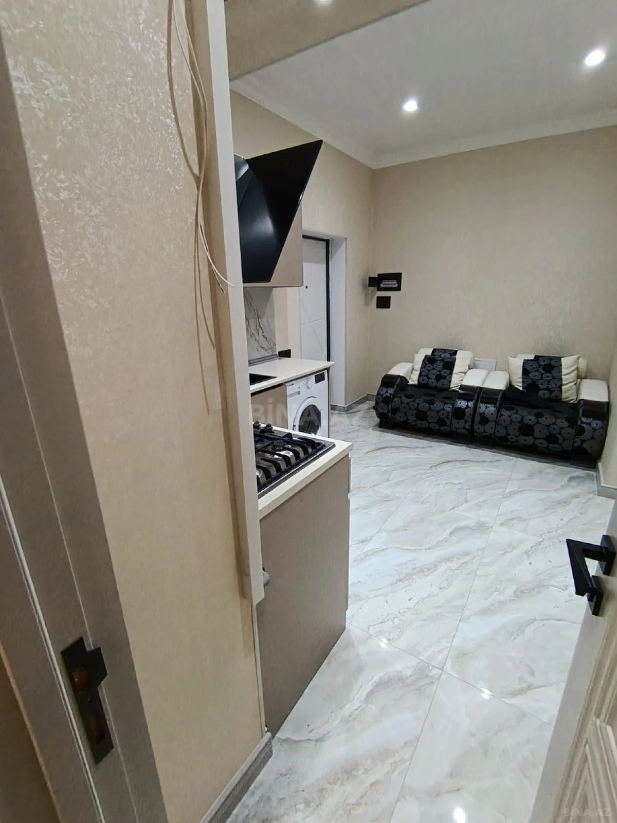 Kirayə verilir 2 otaqlı mənzil 74 m²
