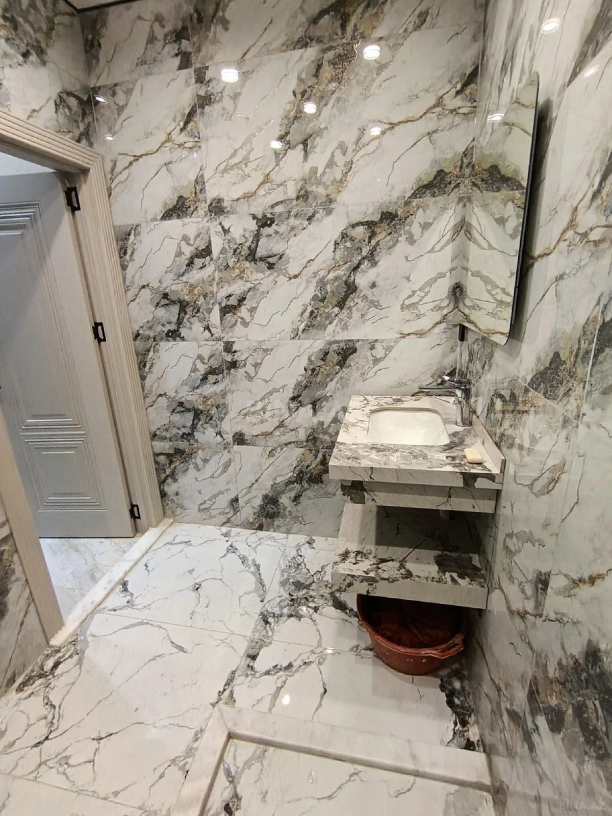 Kirayə verilir 2 otaqlı mənzil 74 m²