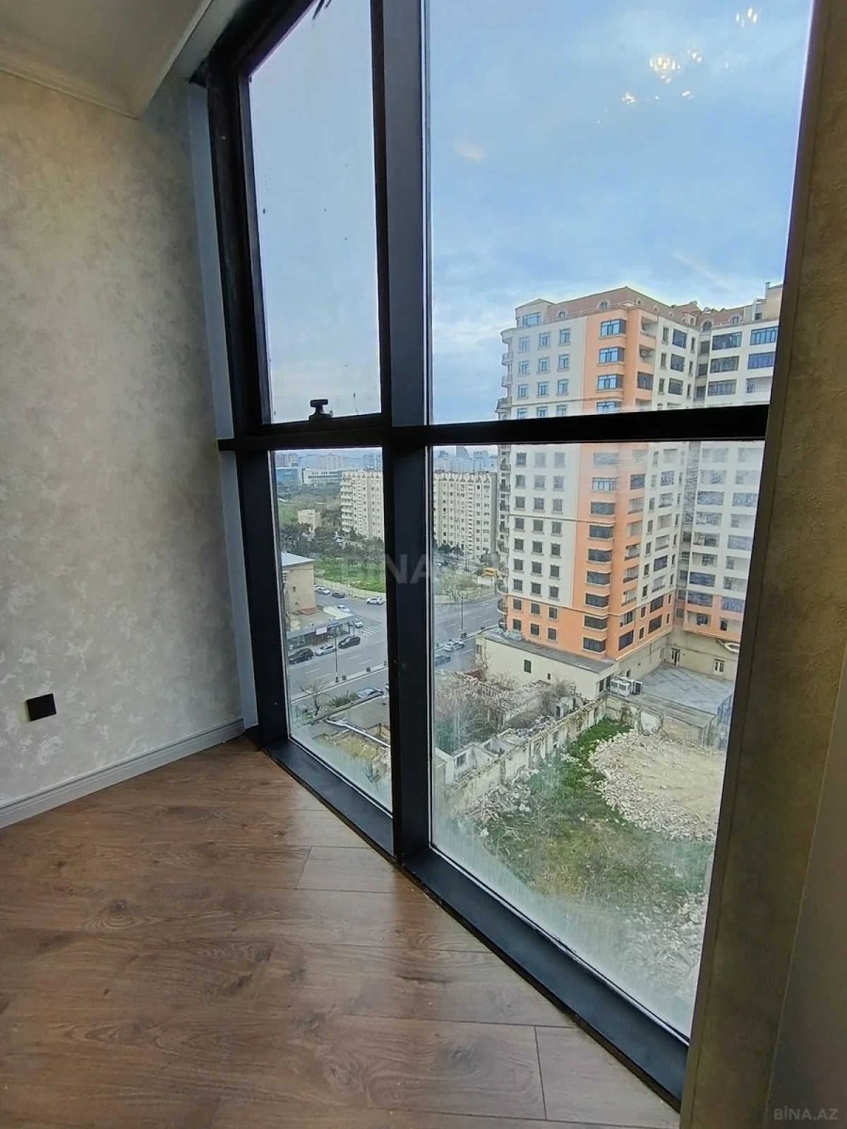 Kirayə verilir 2 otaqlı mənzil 74 m²
