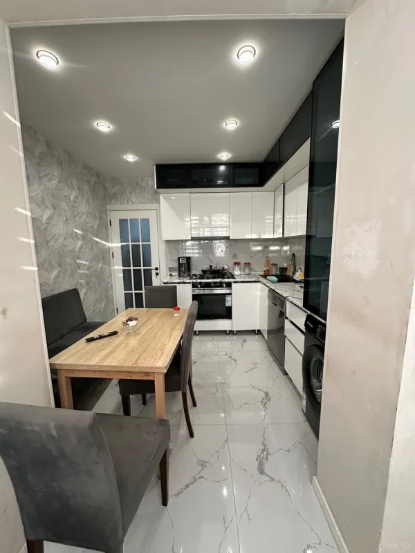 Satılır 5 otaqlı mənzil 112 m²
