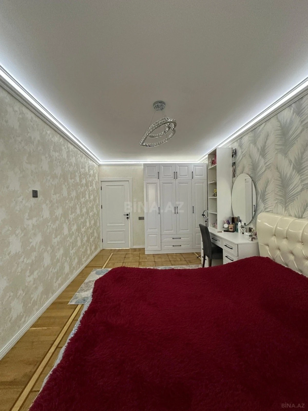 Satılır 5 otaqlı mənzil 112 m²