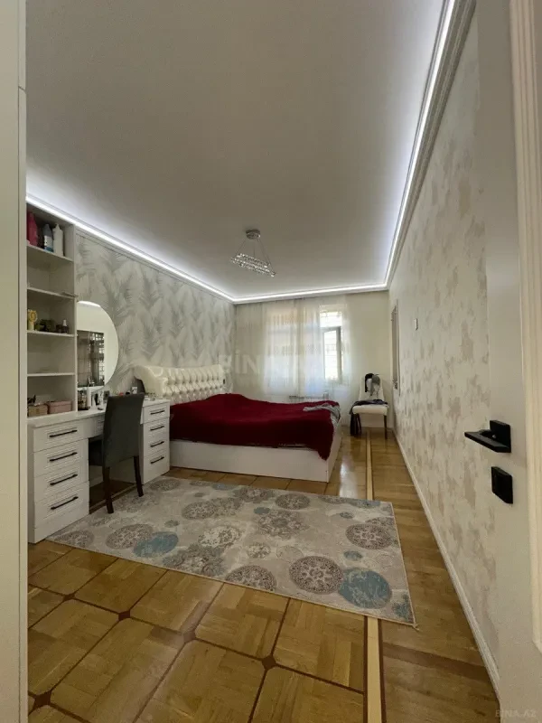 Satılır 5 otaqlı mənzil 112 m²