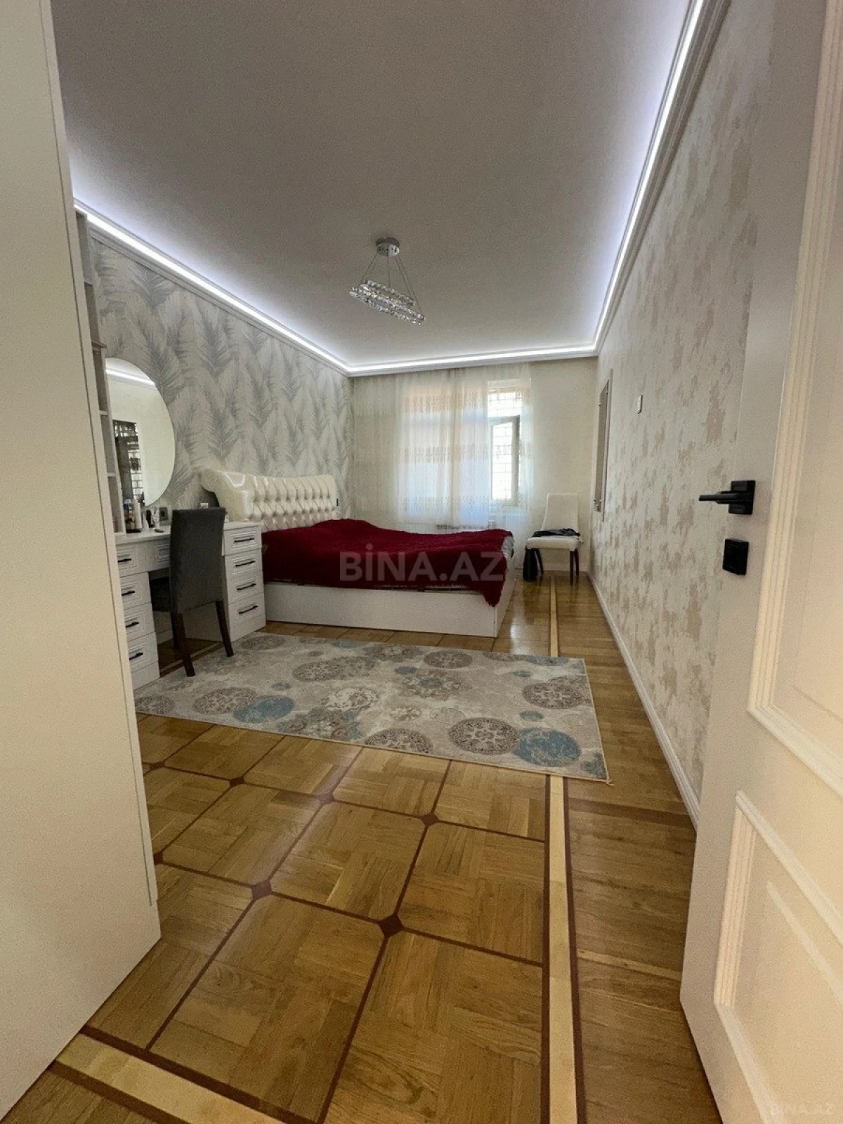 Satılır 5 otaqlı mənzil 112 m²
