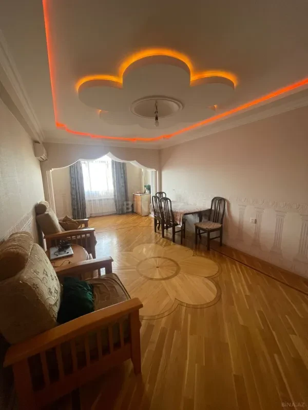 Satılır 3 otaqlı mənzil 105 m²