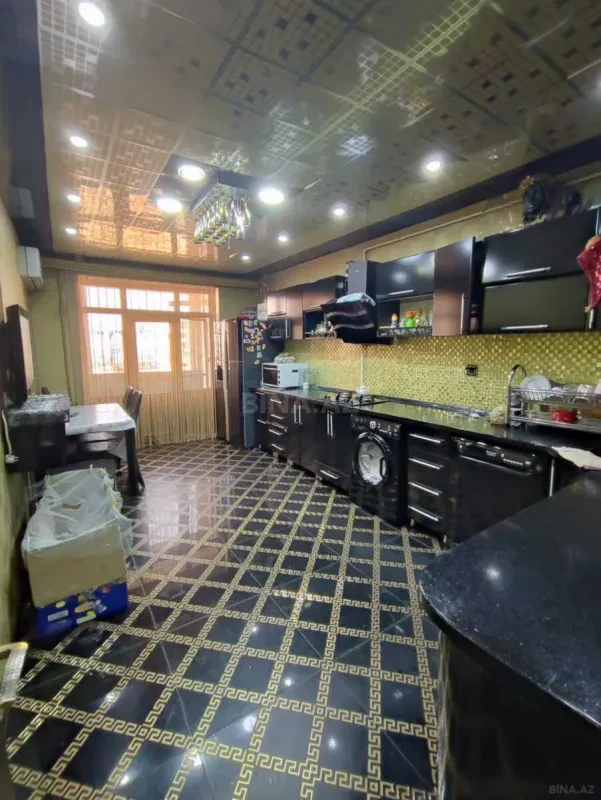 Satılır 5 otaqlı mənzil 110 m²