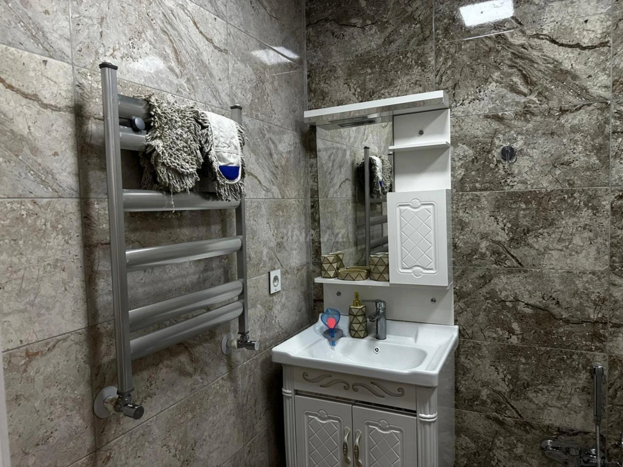 Kirayə verilir 2 otaqlı mənzil 70 m²