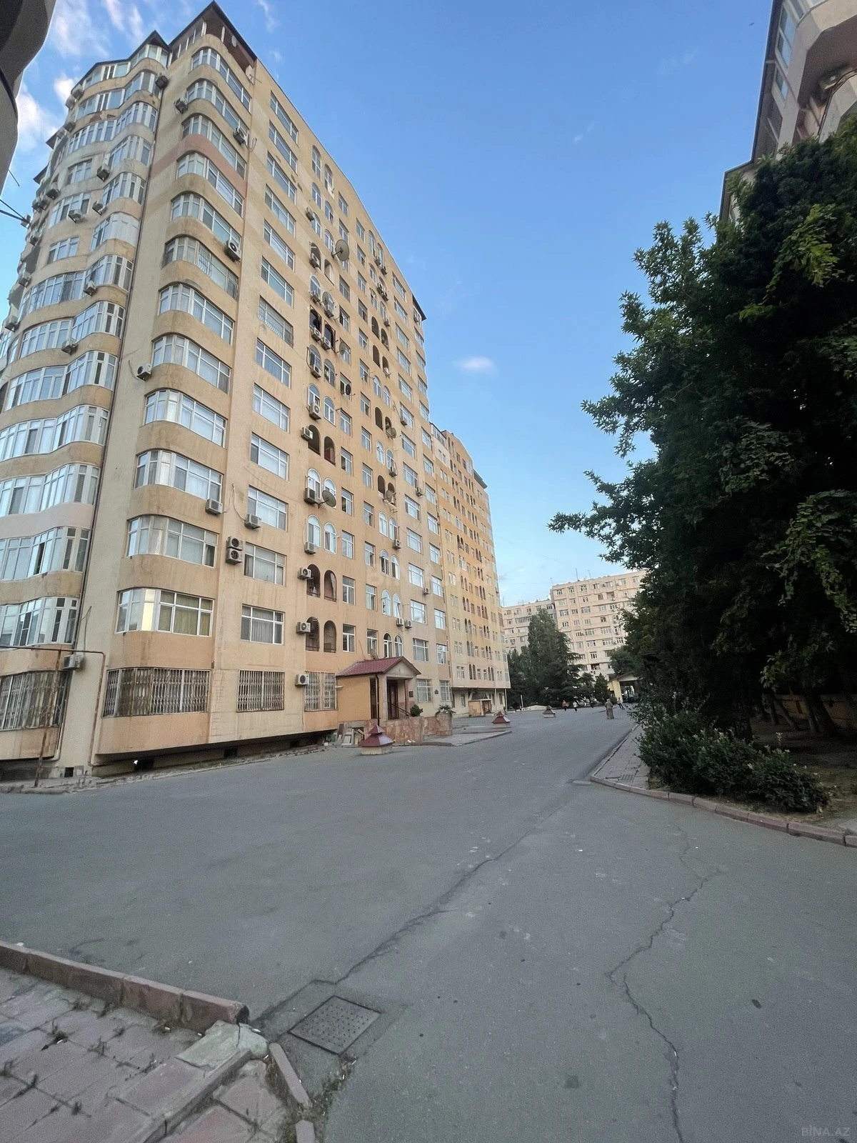 Satılır 3 otaqlı mənzil 130 m²