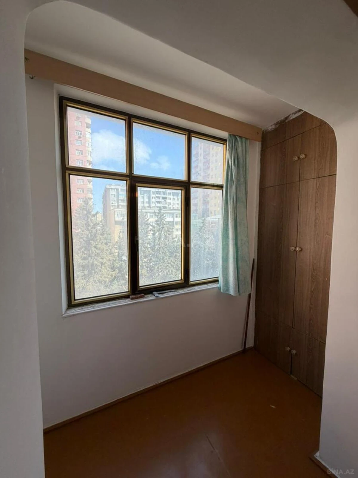Satılır 4 otaqlı mənzil 100 m²