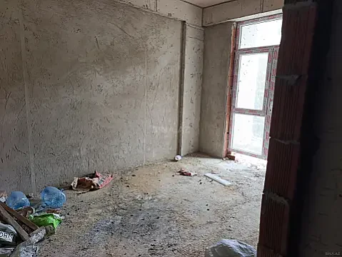 Satılır 2 otaqlı mənzil 77 m²