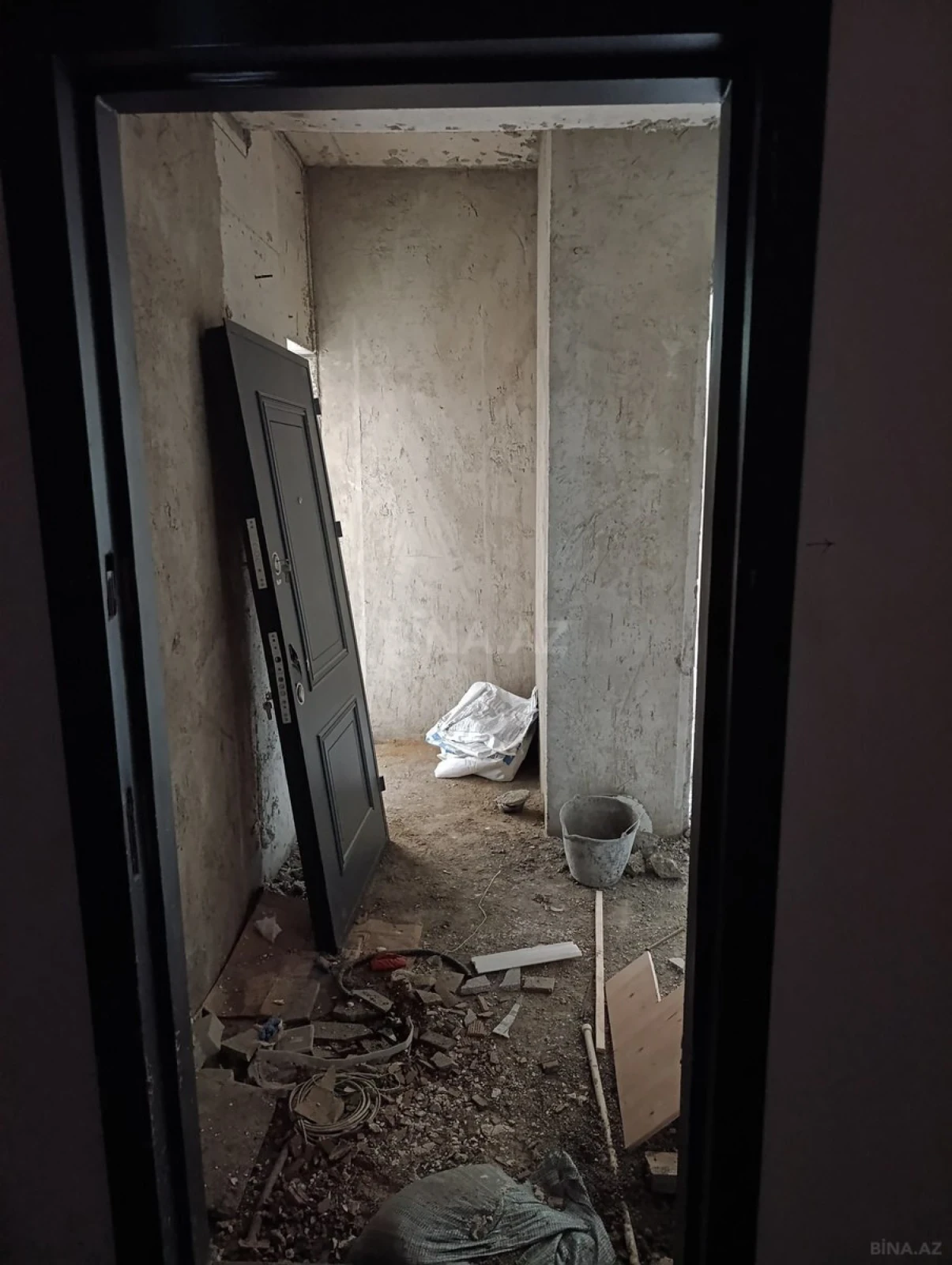 Satılır 2 otaqlı mənzil 77 m²