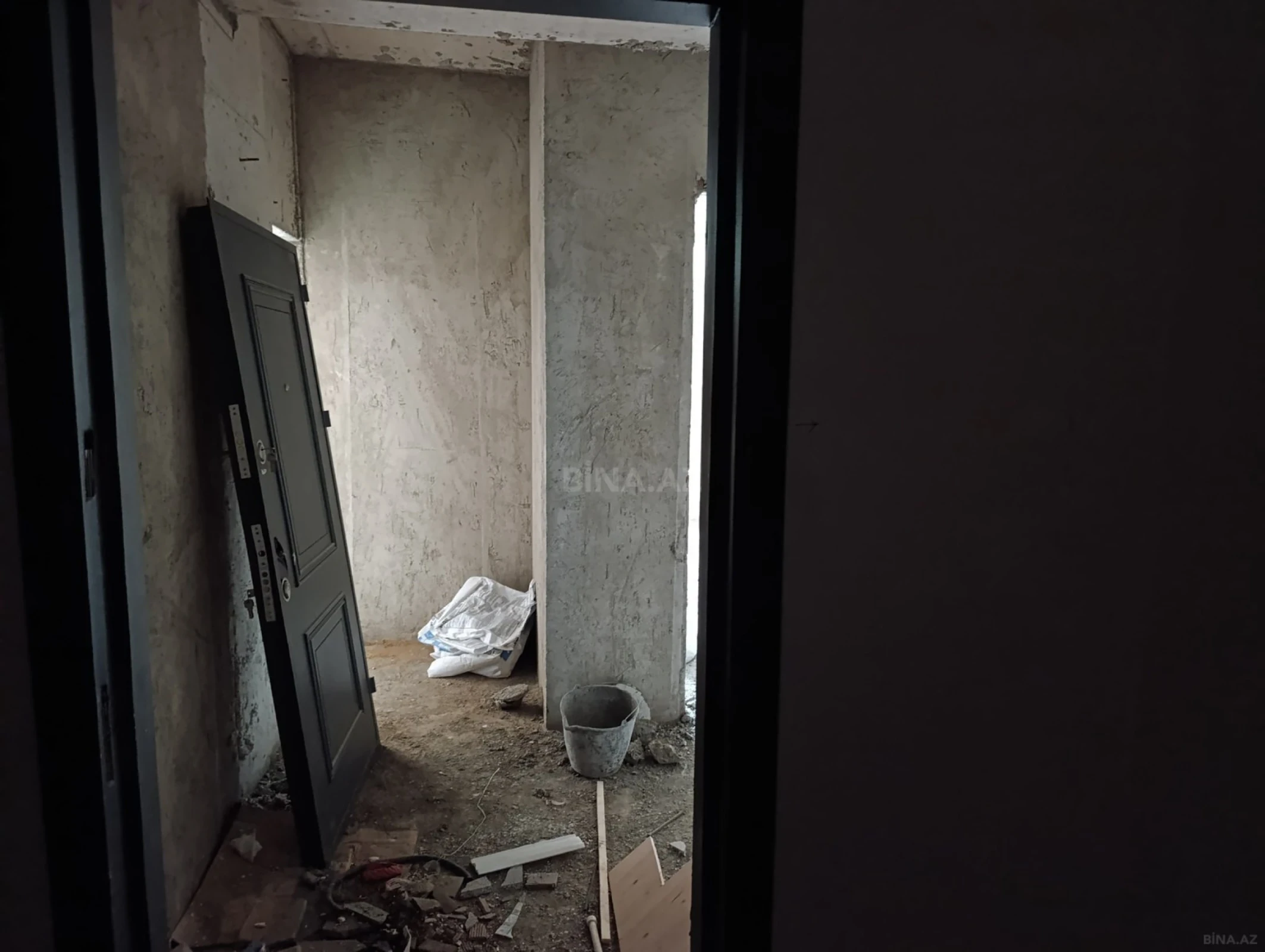 Satılır 2 otaqlı mənzil 77 m²