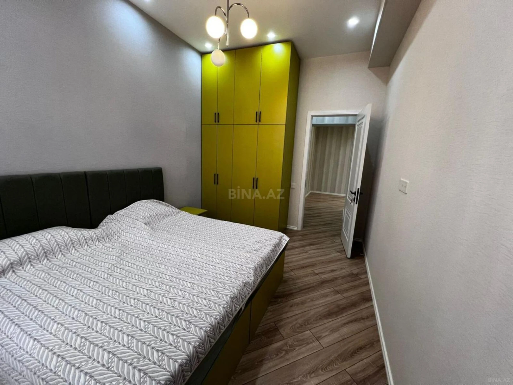 Kirayə verilir 3 otaqlı mənzil 130 m²