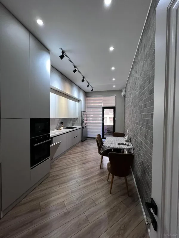 Kirayə verilir 3 otaqlı mənzil 130 m²