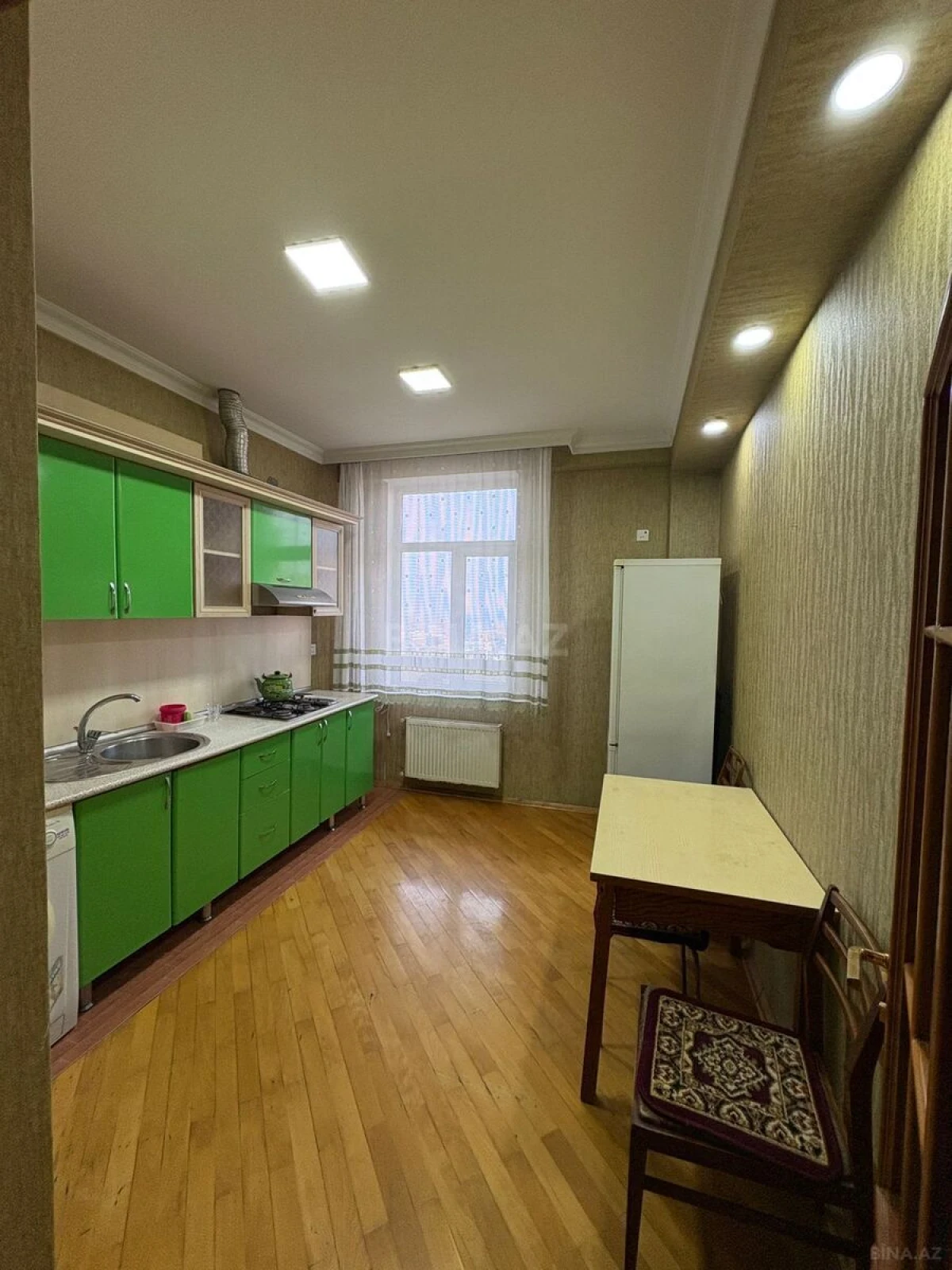 Kirayə verilir 2 otaqlı mənzil 85 m²