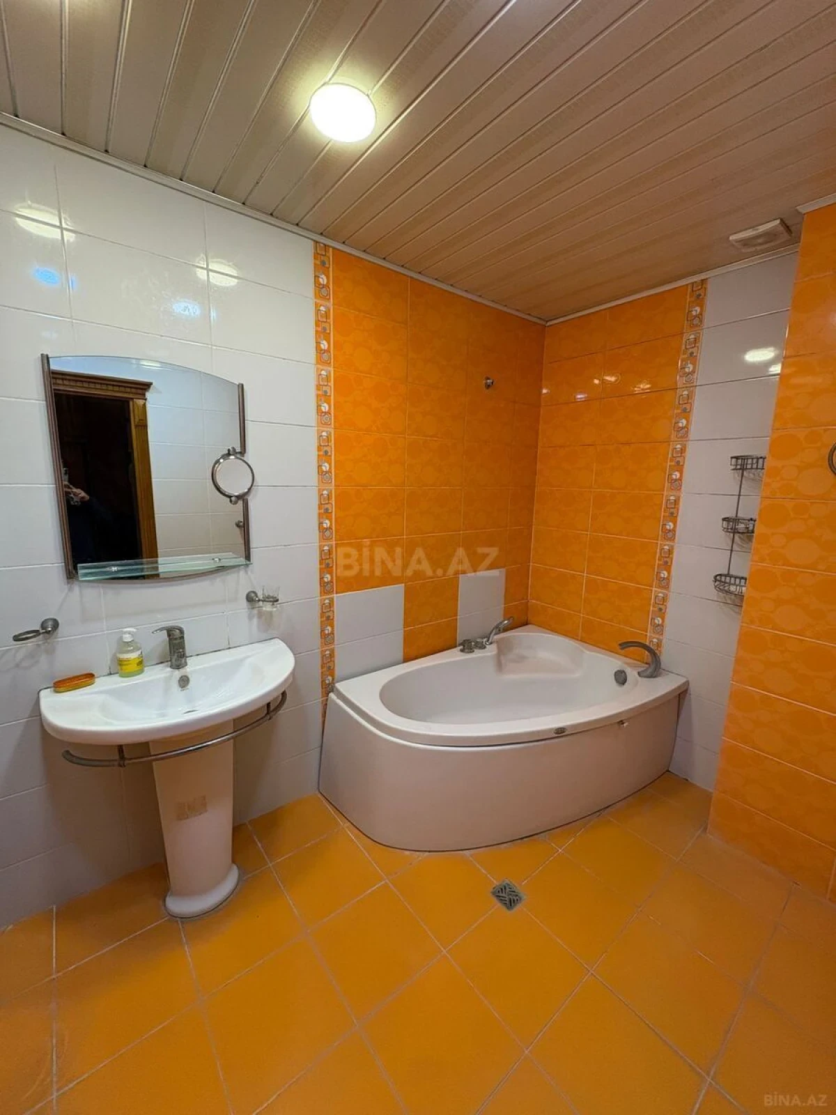 Kirayə verilir 2 otaqlı mənzil 85 m²