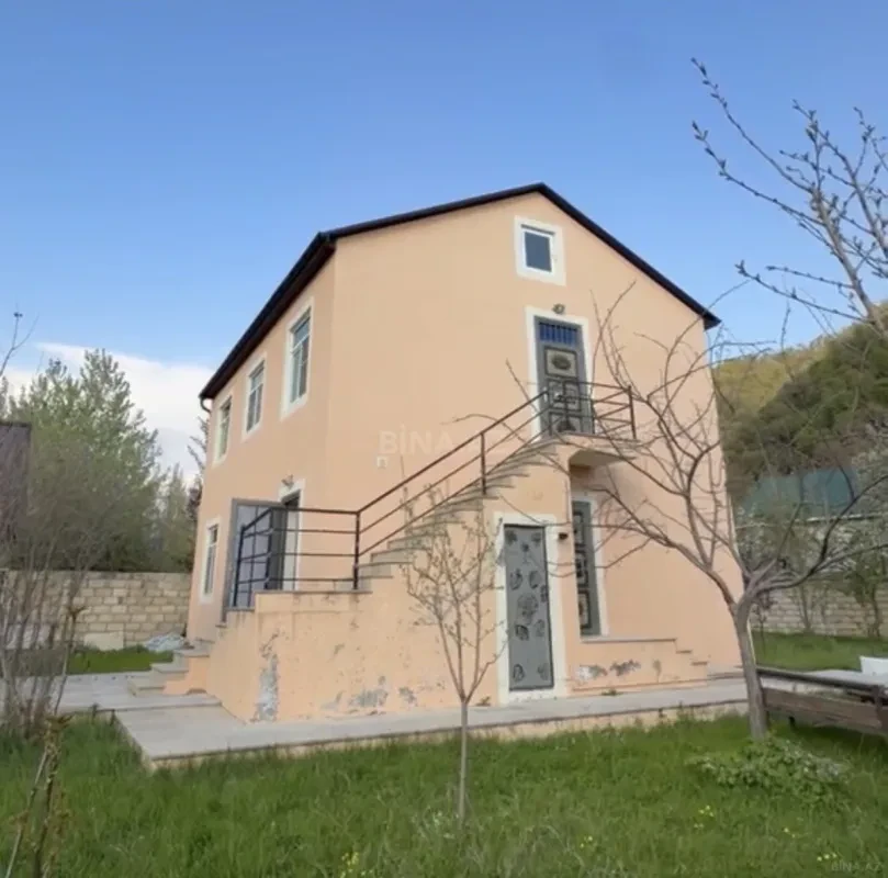 Satılır 8 otaqlı həyət evi 180 m²