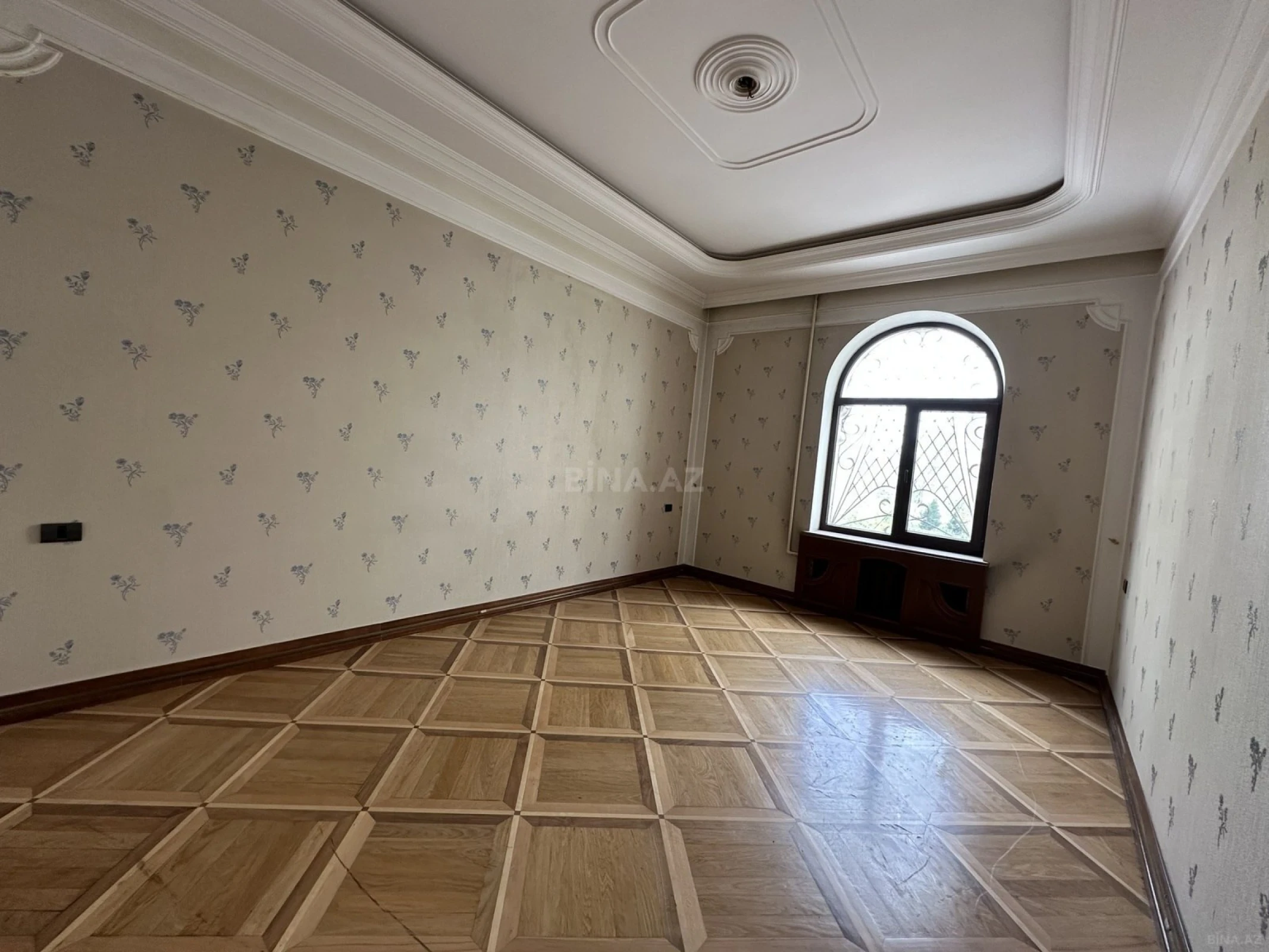 Satılır 7 otaqlı həyət evi 600 m²