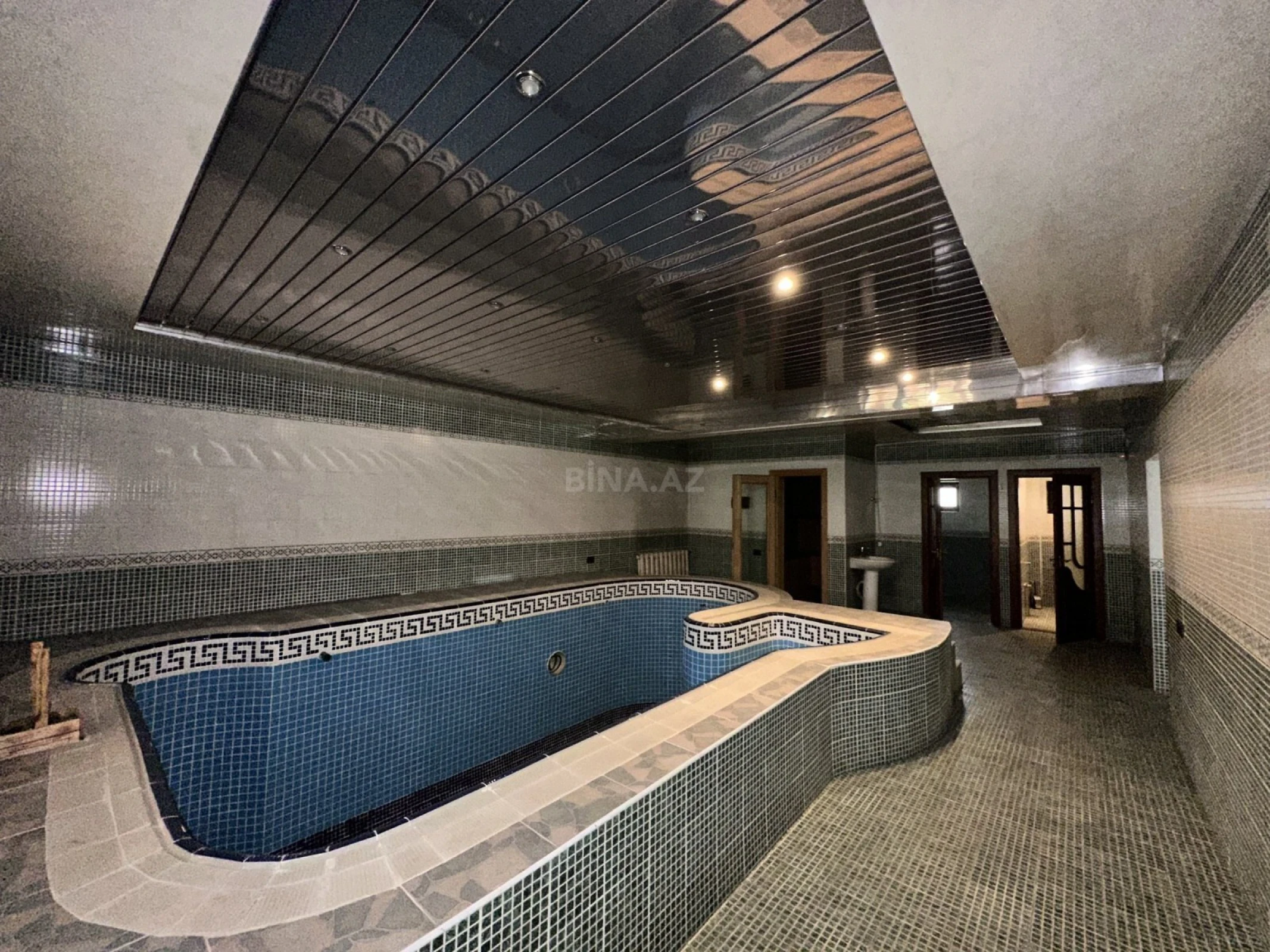 Satılır 7 otaqlı həyət evi 600 m²
