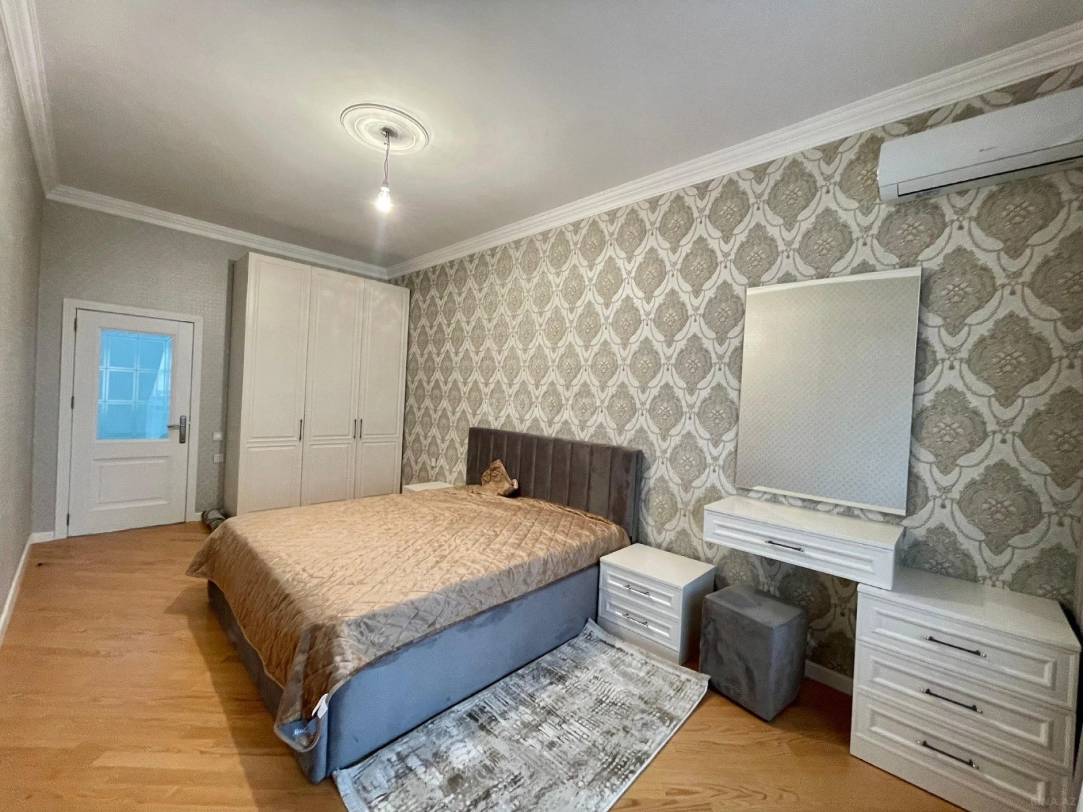 Satılır 3 otaqlı mənzil 160 m²